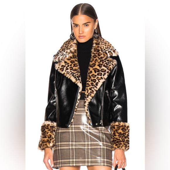 Moda Luxe Jackets & Blazers - Luxe Moda Faux Fur Leopard Print Cuff Patent Jacket